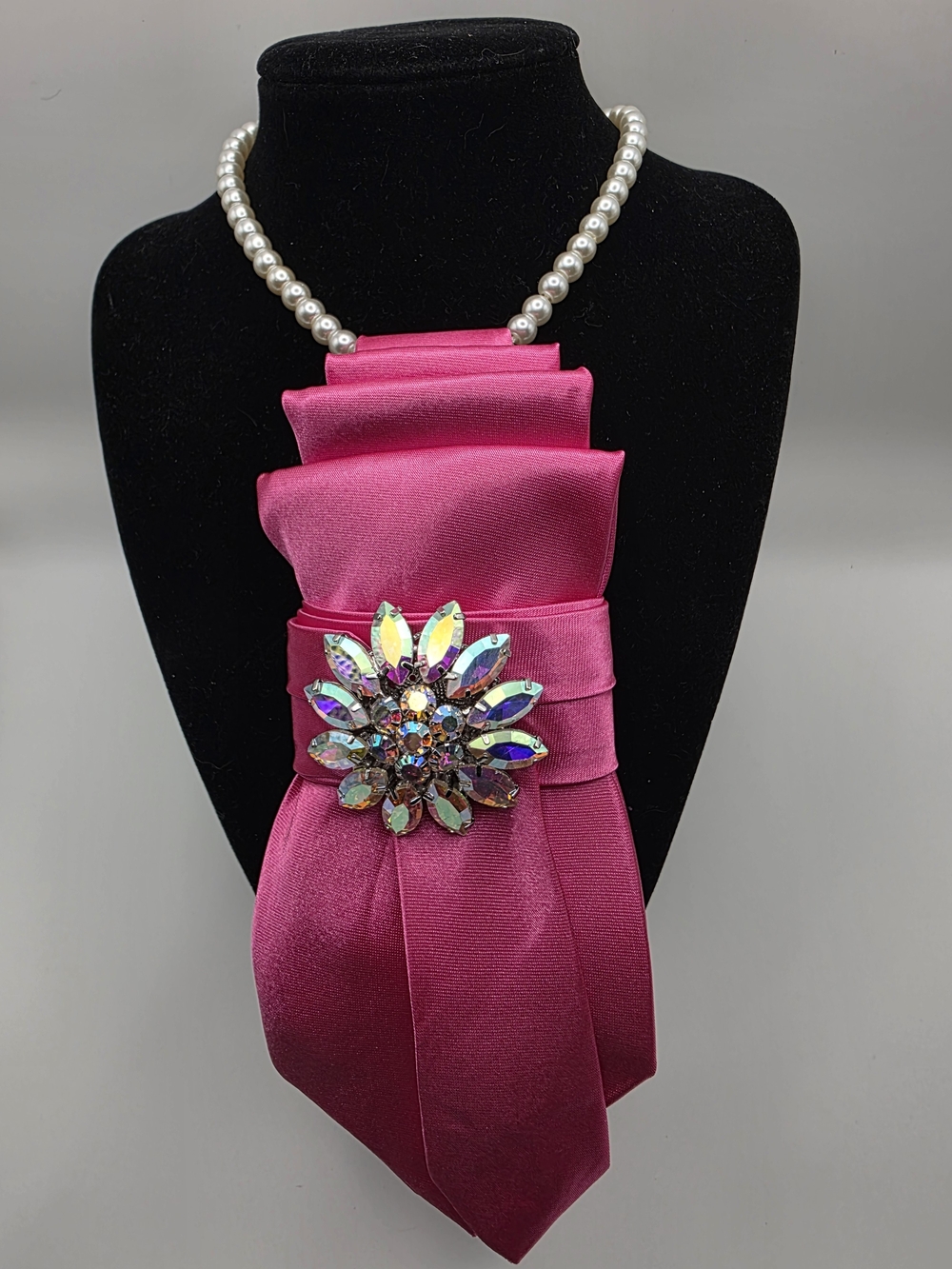 Tie Necklace | Fuchsia Satin